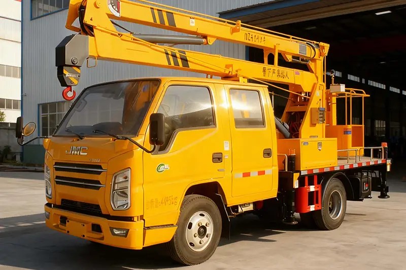 中型関節ブーム作業車