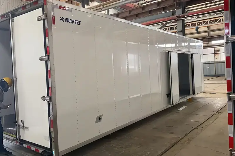 冷凍トラック車体