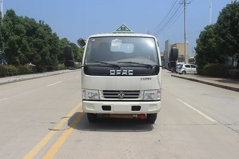 給油タンクローリー