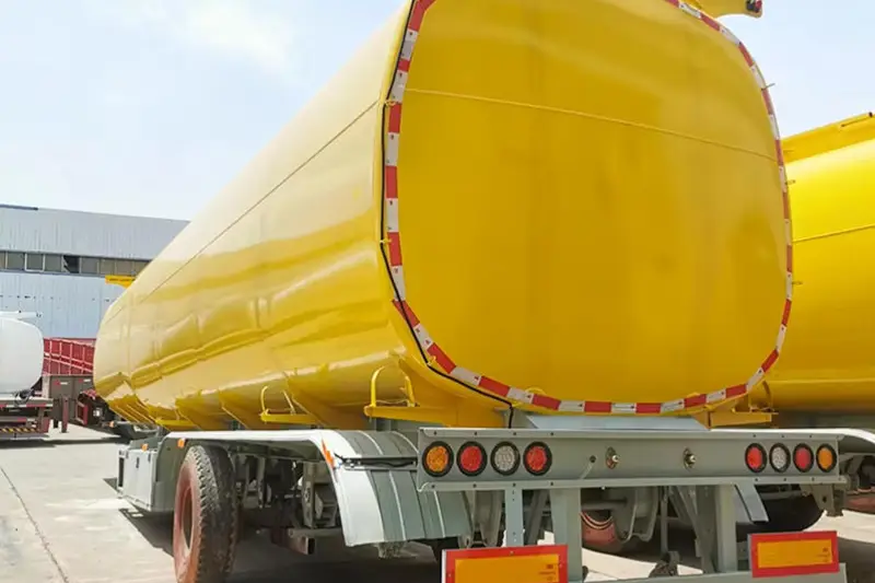 液体および気体輸送用タンク本体